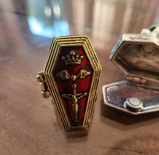 coffin Rings that open in bronze or silver has a magnetic clasp the size is either 7 or a 8