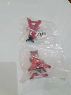 Simulation  jack for Rc  cars  3 ton height adjustable  sold as a set in red