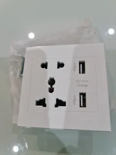 Wall socket  UK with USB ports 2100mah 5v 2A great for laptops 20 available