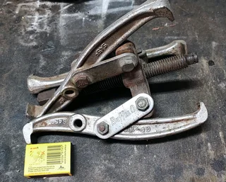 Buffalo bearing puller