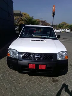 Nissan Np300