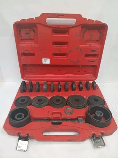 Wheel bearing removal kit  R1000