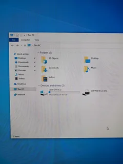 Lenovo all in one PC core i5  500GB hd/4GB Ram R2000