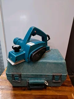 Makita planer &#43; case  R750