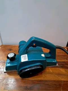 Makita planer &#43; case  R750