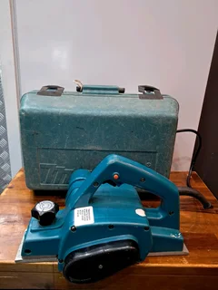 Makita planer &#43; case  R750