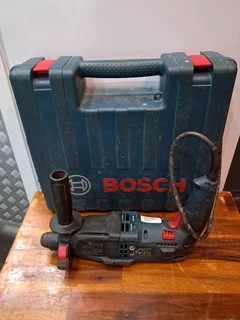 Bosch sds professional hammer drill &#43; case R1300