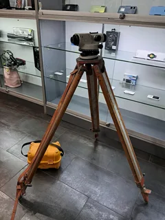 Dumpy level with tripod R1100
