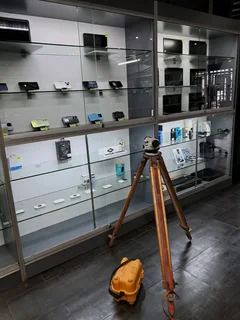 Dumpy level with tripod R1100