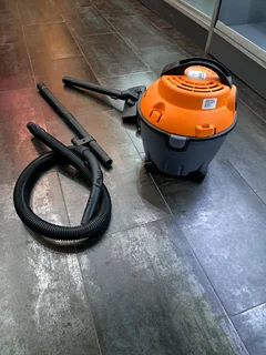 Bennett read vacuum cleaner wet &amp; dryer  R400