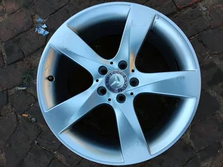 18" Mercedes-Benz single rim still in good condition never been fixed before