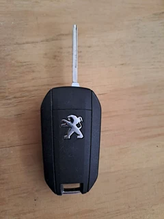 Peugeot 2008 remote key with matching door &amp; ignition lock