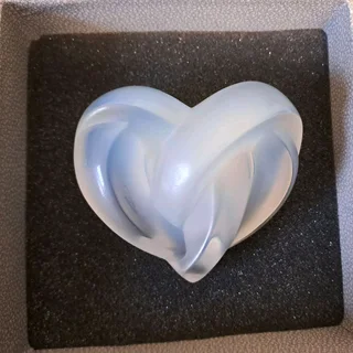 Heart paperweight Lalique