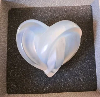 Heart paperweight Lalique