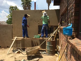 Oupa is seeking Gardening or assistant Building Jobs