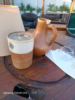 Clay pots 2 of medium size