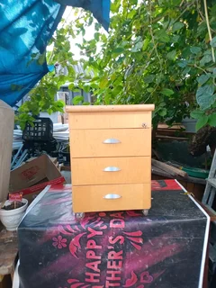 Chest of draws ideal for bathroom or home office