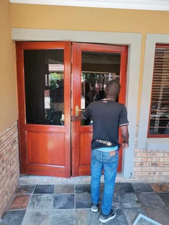 PROFESSIONAL WINDOW TINTING &amp; FROSTING SERVICES