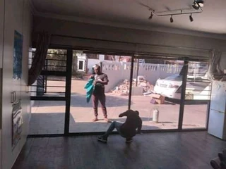 ROSEBANK WINDOW TINTING &amp; FROSTING WORKS