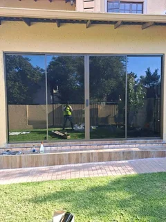 WINDOW TINTING &amp; FROST DECORS