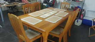 Oak Dinning room table with 6 chairs