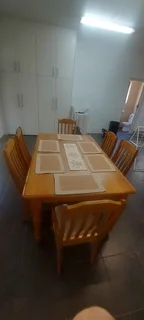 Oak Dinning room table with 6 chairs