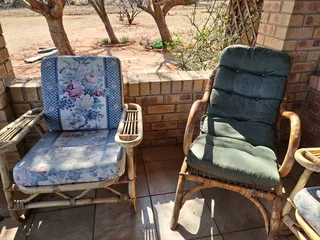 Cane patio furniture 5 seats plus cushions