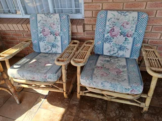 Cane patio furniture 5 seats plus cushions