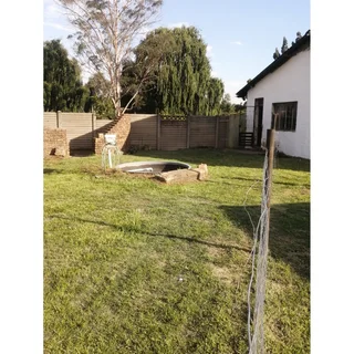 Female-Friendly 1 Bedroom flatlet R3000 (Water &amp; Lights Incl.)  UnfurnishedWitbank- Clewer