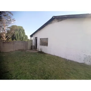 Female-Friendly 1 Bedroom flatlet R3000 (Water &amp; Lights Incl.)  Unfurnished