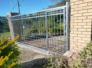 Galvanised driveway gates balustrade