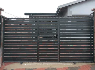 Driveway gates and balustrades
