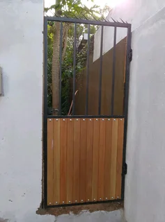 Driveway gates and balustrades