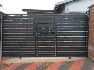 Driveway gates and balustrades