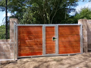 Balau wood driveway gates and balustrades