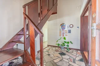 ON AUCTION - RESIDENTIAL PROPERTY: EXPANSIVE FAMILY HOME