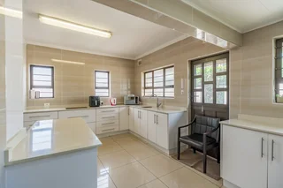 ON AUCTION - RESIDENTIAL PROPERTY: EXPANSIVE FAMILY HOME