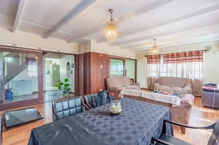 ON AUCTION - RESIDENTIAL PROPERTY: EXPANSIVE FAMILY HOME