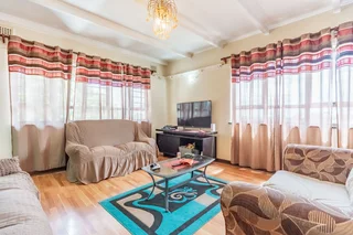 ON AUCTION - RESIDENTIAL PROPERTY: EXPANSIVE FAMILY HOME