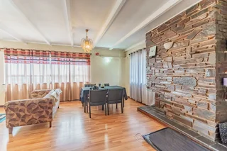 ON AUCTION - RESIDENTIAL PROPERTY: EXPANSIVE FAMILY HOME