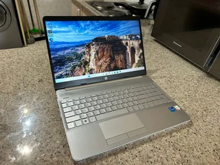 HP 15 Core i5 11th Gen Iris Graphics 16 Gig RAM 512 NMve SSD