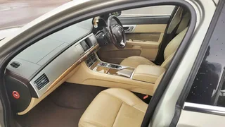 Jaguar XF 2.2D luxury Automatic 2013 modelFull service history Spare keysR110 000