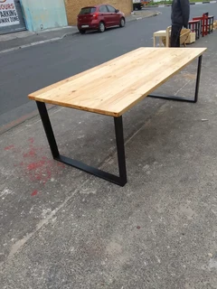 DINNING TABLE WITH STEEL LEGS