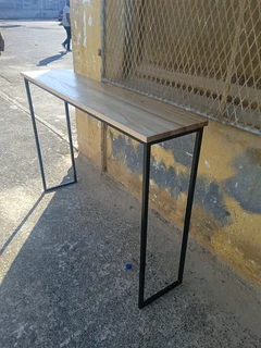 DINNING TABLE WITH STEEL LEGS