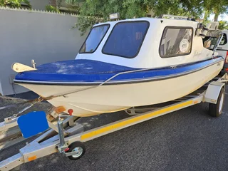 Ensign cabin boat - 2 x 30HP (2011 Mercury)