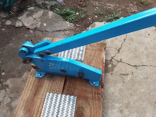 10" manual shear (blue) cutter