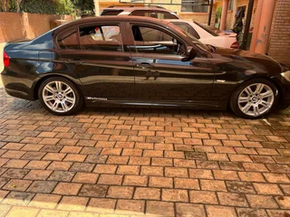 *2007 BMW E90 330i M-sport*