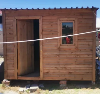 3x3 Stewige Wendy Huis- Baie goeie kondisie R7000 ( onderhandelbaar)