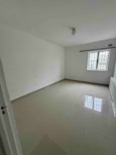 2 Bedrooms, 1 Bathroom to let in Chatsworth, Silverglen.