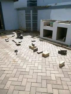 PAVÍNG &#64;R60 per square metre labour only 0813664446